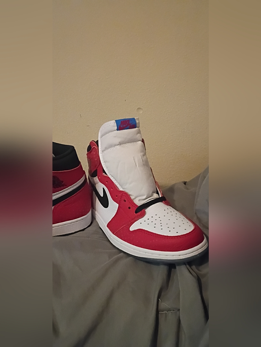 Nike Air Jordan 1 Retro High OG Red/White/Black Sneakers spider man origin story - Picture 14 of 15